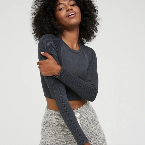 Offline by Aerie Seamless Long Sleeve Crop Top Workout Top With Pattern Size L - Picture 3 of 11